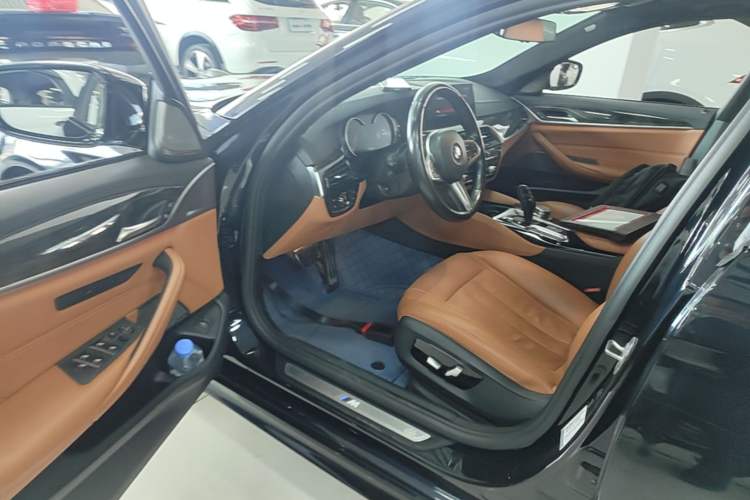 Used BMW 5 Series 2018 530Li Luxury Edition M Sport Package Driver Seat