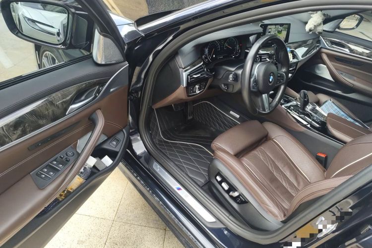 Used BMW 5 Series 2018 530Li Luxury Edition M Sport Package Driver Seat