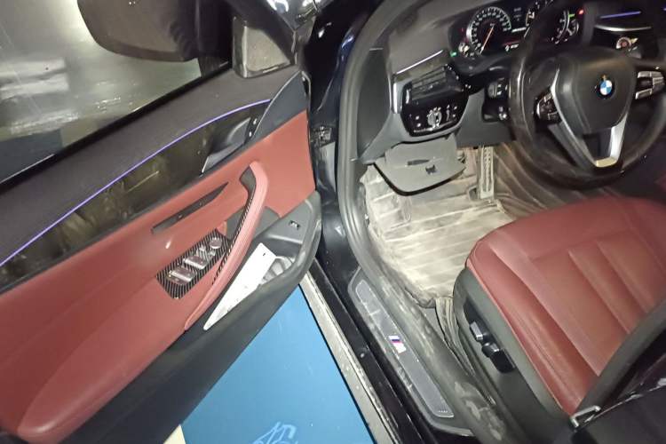 Used BMW 5 Series 2018 530Li Leading Model M Sport Package Driver Seat