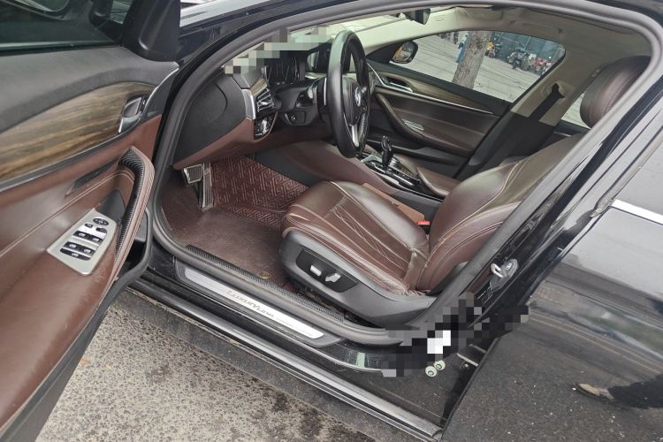Used BMW 5 Series 2018 530Li xDrive Luxury Package Driver Seat