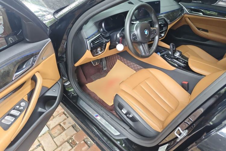 Used BMW 5 Series 2018 Restyled 530Li Leading Edition M Sport Package Driver Seat