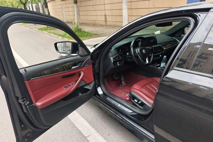 Used BMW 5 Series 2018 Restyled 530Li Leading Edition M Sport Package Driver Seat