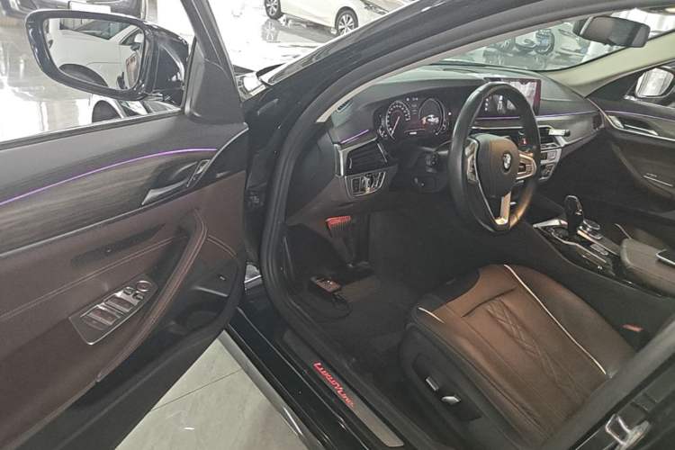 Used BMW 5 Series 2018 Facelifted 530Li xDrive Luxury Package Driver Seat