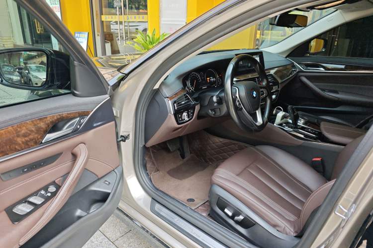 Used BMW 5 Series 2018 525Li Luxury Package
