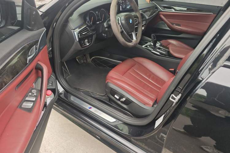 Used BMW 5 Series 2018 Restyled 530Li Leading Edition M Sport Package Driver Seat