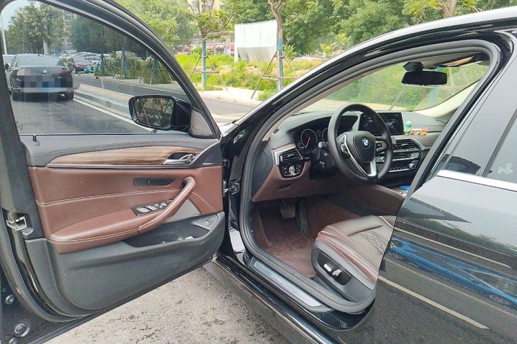 Used BMW 5 Series 2018 530Li Leading Edition Luxury Package Driver Seat