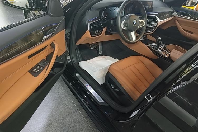 Used BMW 5 Series 2018 530Li Leading Model M Sport Package Driver Seat