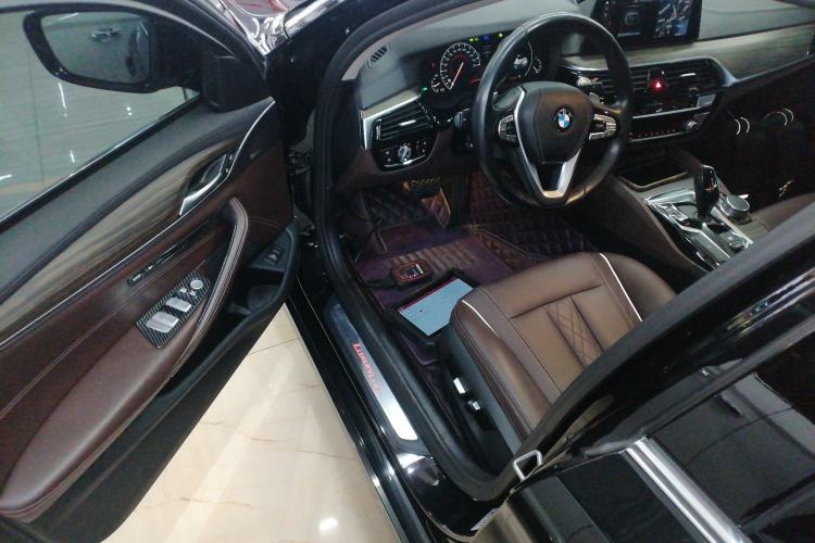 Used BMW 5 Series 2018 530Li xDrive Luxury Package Driver Seat