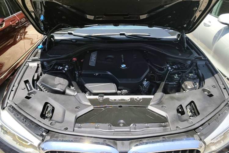 Used BMW 5 Series 2018 525Li M Sport Package Engine Bay