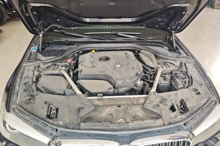 Used BMW 5 Series 2018 525i M Sport Package Engine Bay