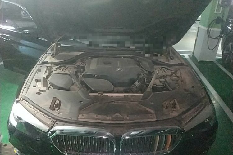 Used BMW 5 Series 2018 525Li Luxury Package Engine Bay