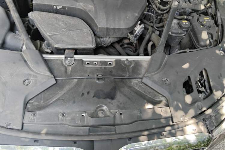 Used BMW 5 Series 2018 530Li Leading Model M Sport Package Engine Bay