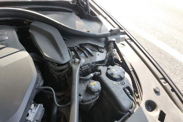 Used BMW 5 Series 2018 530Li xDrive M Sport Package Engine Bay Left