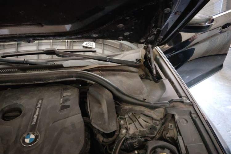 Used BMW 5 Series 2018 528Li Launch Special Edition Engine Bay Left