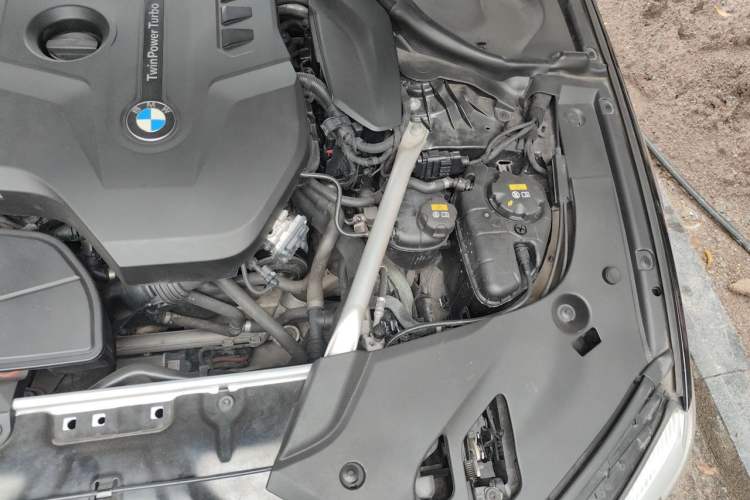 Used BMW 5 Series 2018 525Li Luxury Package Engine Bay Left