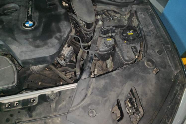 Used BMW 5 Series 2018 528Li Launch Special Edition Engine Bay Left