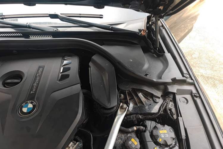 Used BMW 5 Series 2018 530i M Sport Package Engine Bay Left