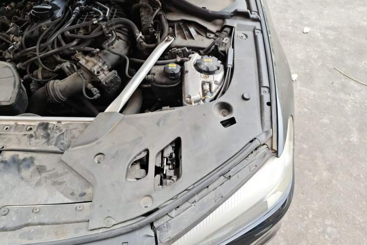 Used BMW 5 Series 2018 525Li M Sport Package Engine Bay Left