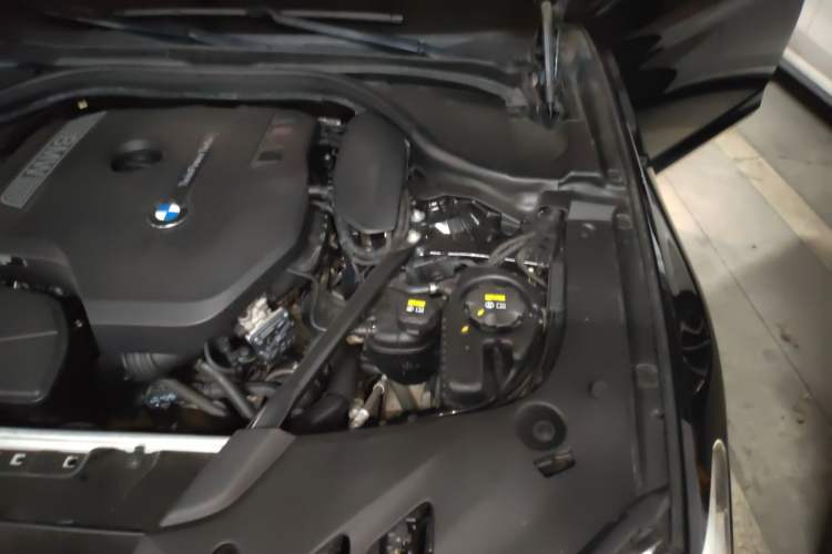 Used BMW 5 Series 2018 528Li Launch Special Edition Engine Bay Left