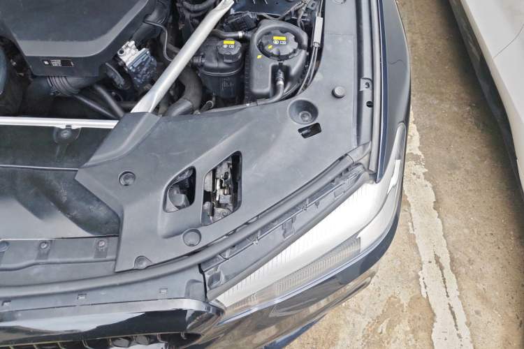 Used BMW 5 Series 2018 525i M Sport Package Engine Bay Left