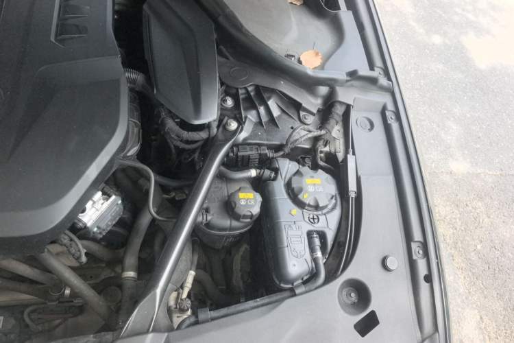 Used BMW 5 Series 2018 528Li Launch Special Edition Engine Bay Left