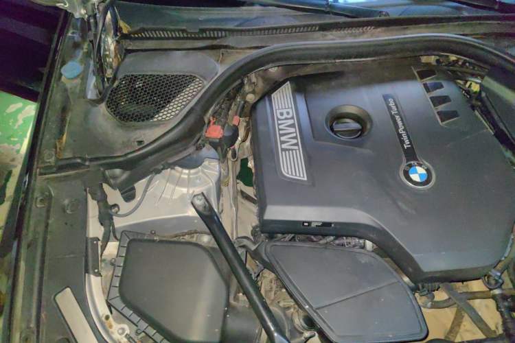 Used BMW 5 Series 2018 528Li Launch Special Edition Engine Bay Right