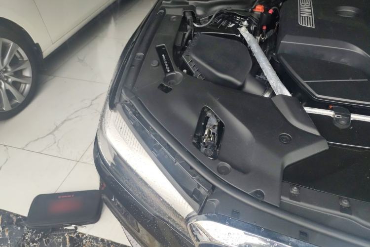 Used BMW 5 Series 2018 525i M Sport Package Engine Bay Right