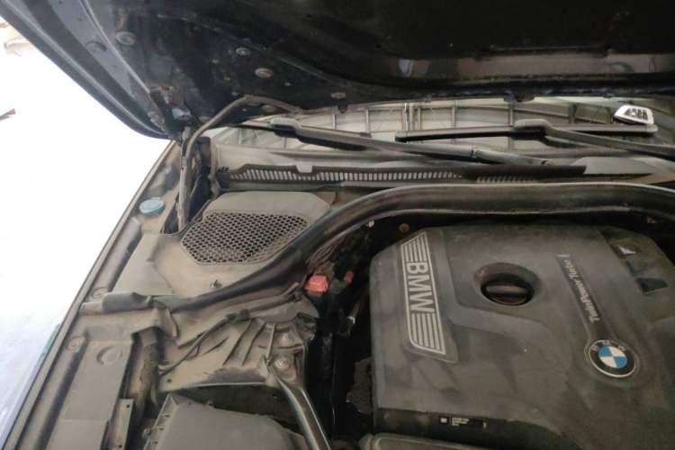 Used BMW 5 Series 2018 528Li Launch Special Edition Engine Bay Right
