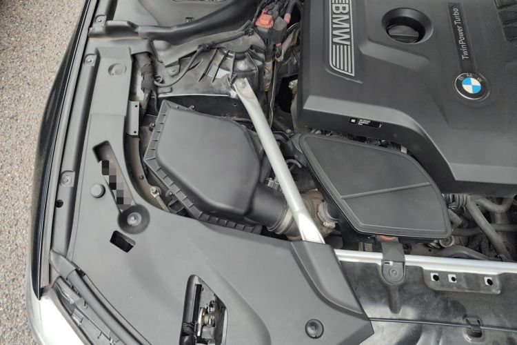 Used BMW 5 Series 2018 525Li Luxury Package Engine Bay Right