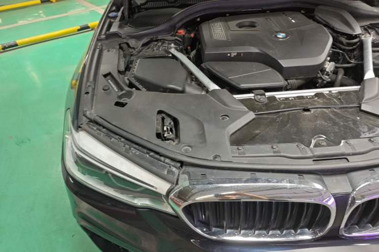Used BMW 5 Series 2018 Restyled 530Li Leading Edition M Sport Package Engine Bay Right