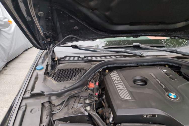 Used BMW 5 Series 2018 528Li Launch Special Edition Engine Bay Right