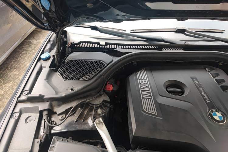 Used BMW 5 Series 2018 530i M Sport Package Engine Bay Right