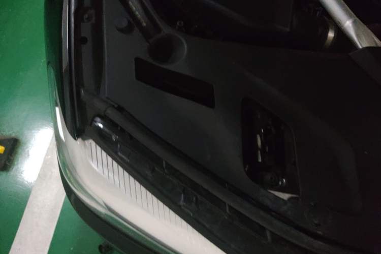 Used BMW 5 Series 2018 528Li Launch Special Edition Engine Bay Right