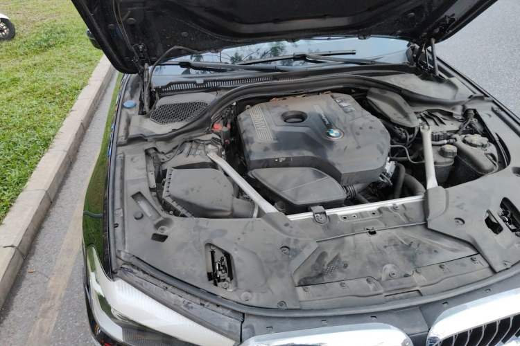 Used BMW 5 Series 2018 525Li Luxury Package Engine Bay Right