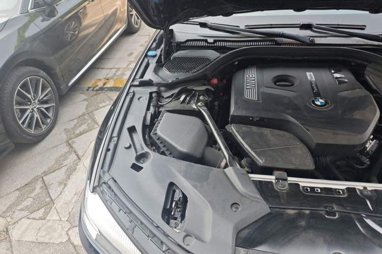 Used BMW 5 Series 2018 528Li Launch Special Edition Engine Bay Right