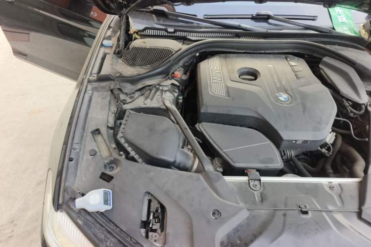 Used BMW 5 Series 2018 525i M Sport Package Engine Bay Right