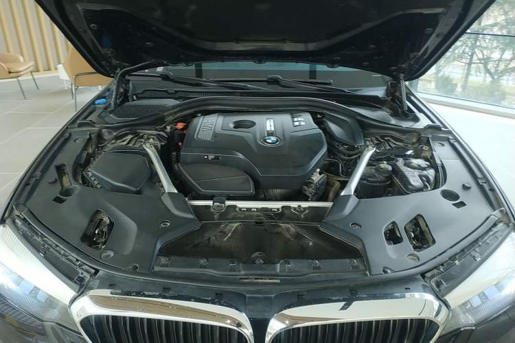 Used BMW 5 Series 2018 525Li M Sport Package Engine Bay