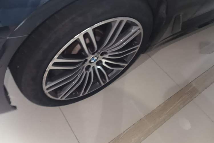 Used BMW 5 Series 2018 Facelifted 530Li xDrive M Sport Package Exterior 1