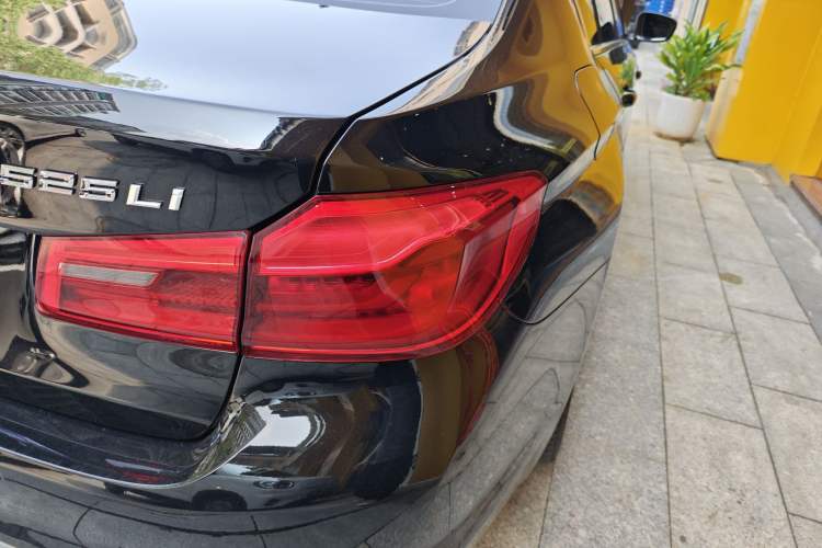 Used BMW 5 Series 2018 525Li Luxury Package
