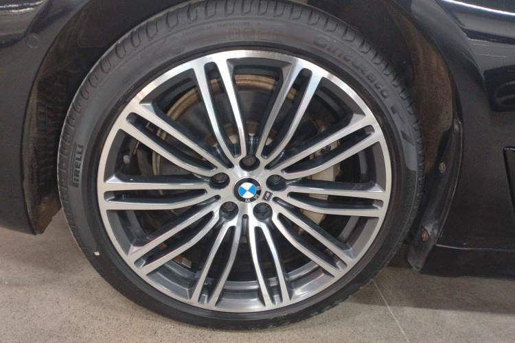 Used BMW 5 Series 2018 Facelifted 530Li xDrive M Sport Package Exterior 1