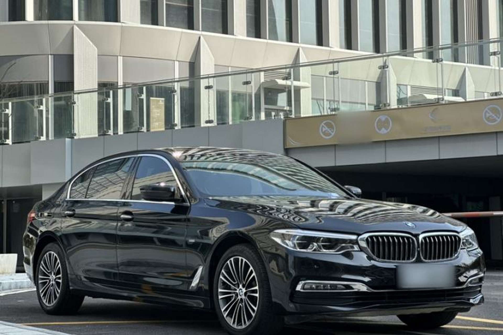 Used BMW 5 Series 2018 Facelifted 530Li Luxury Edition Premium Package Exterior 10
