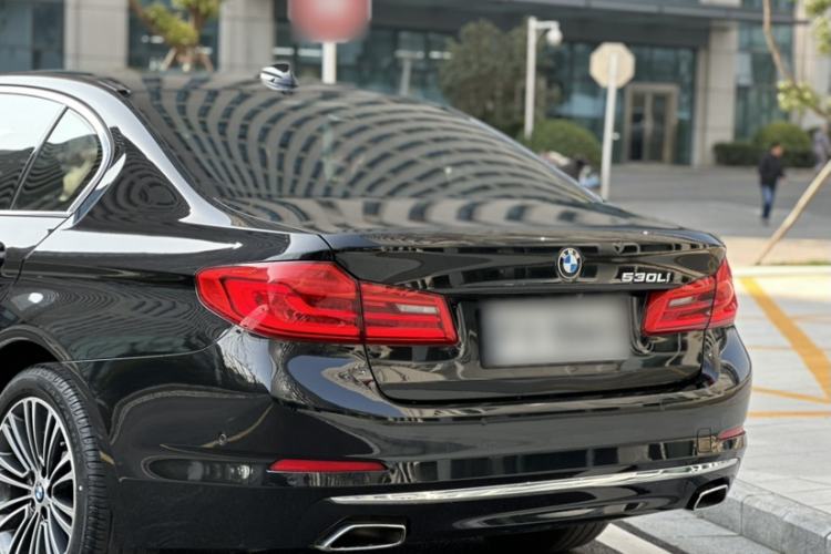 Used BMW 5 Series 2018 Facelifted 530Li Luxury Edition Premium Package Exterior 12