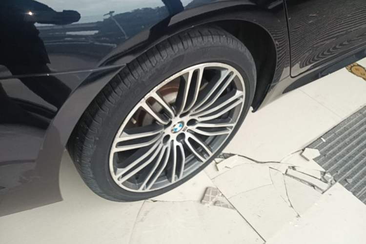 Used BMW 5 Series 2018 Facelifted 530Li xDrive M Sport Package Exterior 2