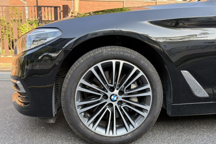 Used BMW 5 Series 2018 Facelifted 530Li Luxury Edition Premium Package Exterior 2