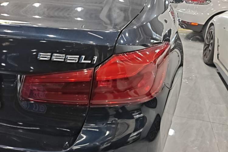 Used BMW 5 Series 2018 525Li M Sport Package Exterior 2