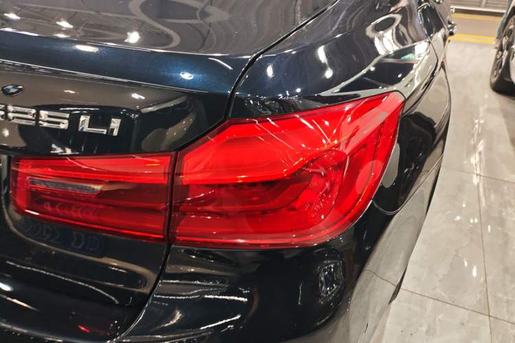Used BMW 5 Series 2018 525Li M Sport Package Exterior 2