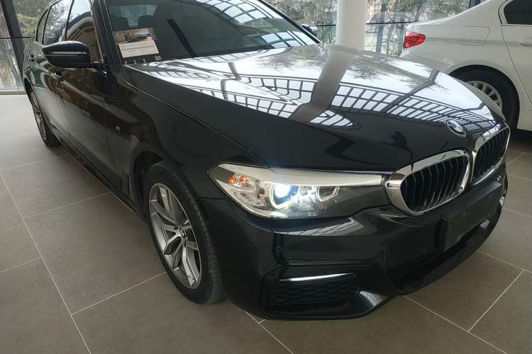 Used BMW 5 Series 2018 525Li M Sport Package Exterior 2