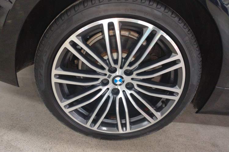 Used BMW 5 Series 2018 Facelifted 530Li xDrive M Sport Package Exterior 2