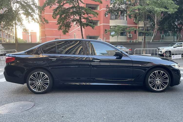 Used BMW 5 Series 2018 Restyled 530Li Luxury Edition M Sport Package Exterior 3