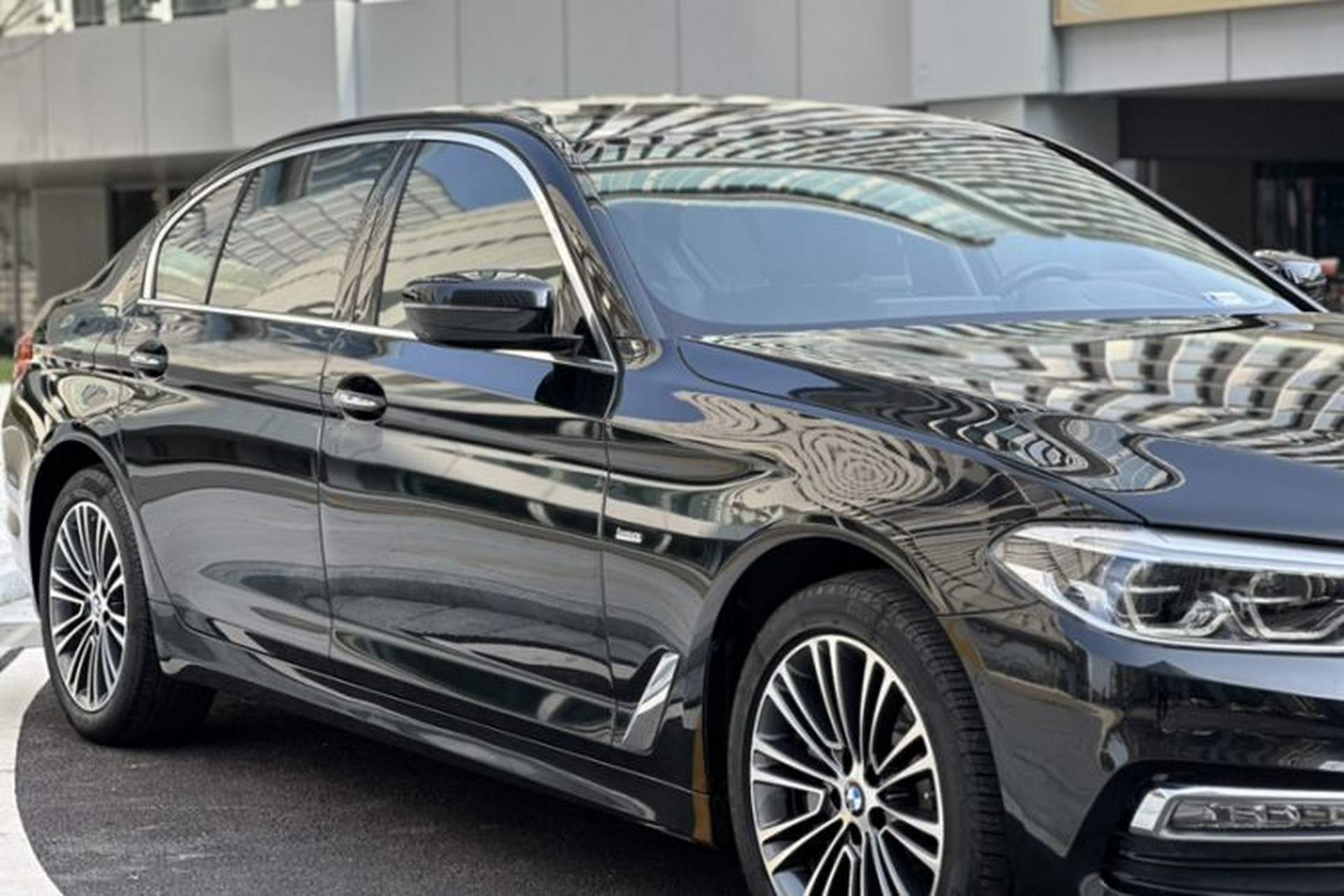 Used BMW 5 Series 2018 Facelifted 530Li Luxury Edition Premium Package Exterior 3